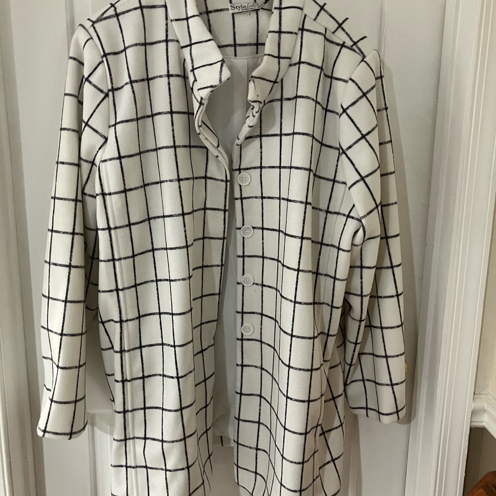 Chic White and Black Grid Blazer